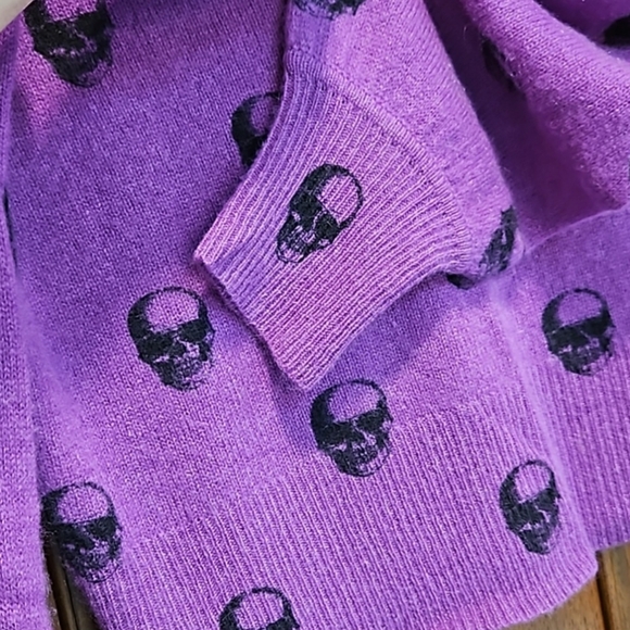 Skull Cashmere Sweaters Skull Cashmere V Neck Pull Over Sweater
